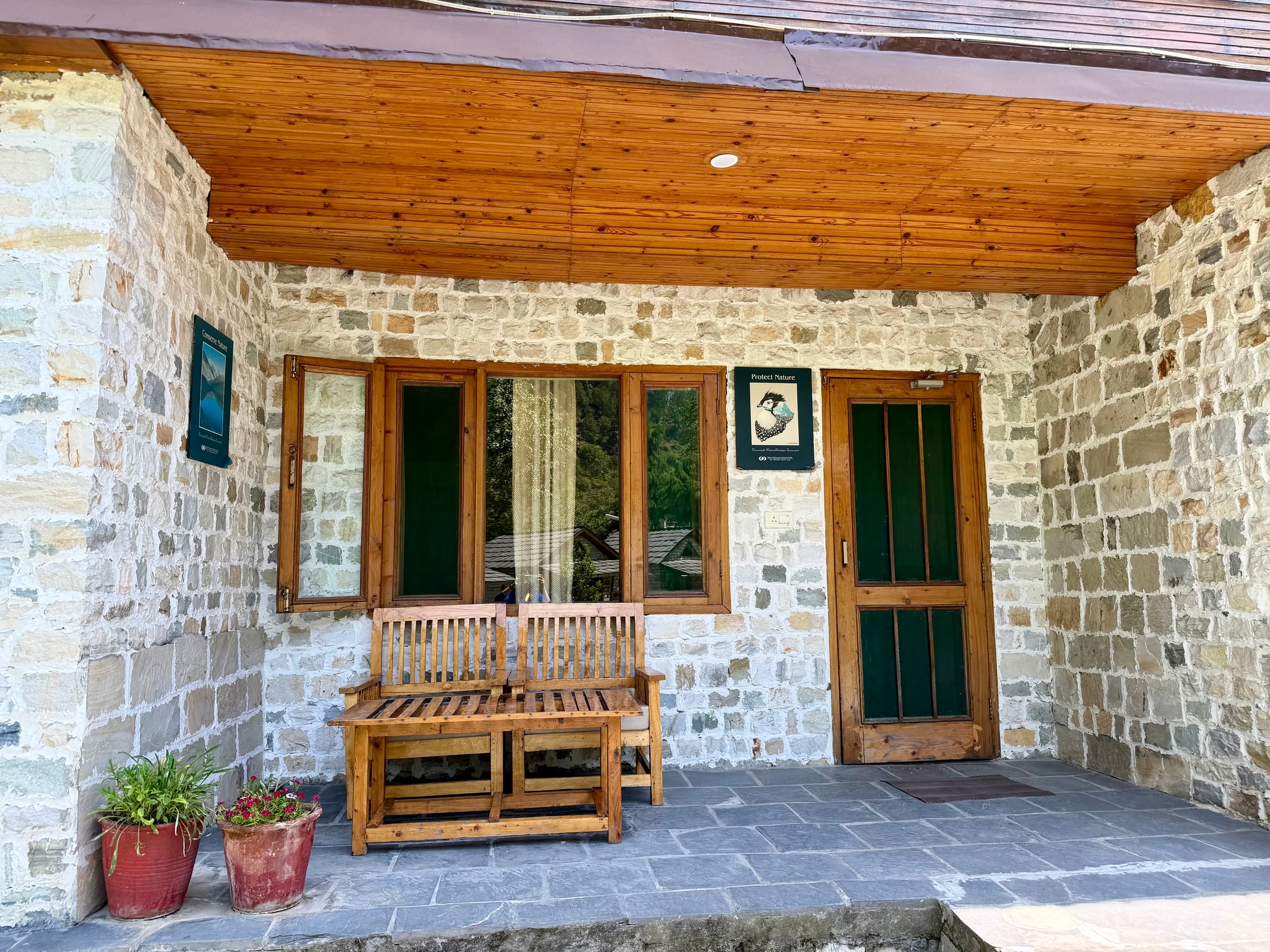 Mountain-view setting near the Family Rooms at WhiteStone Cottages