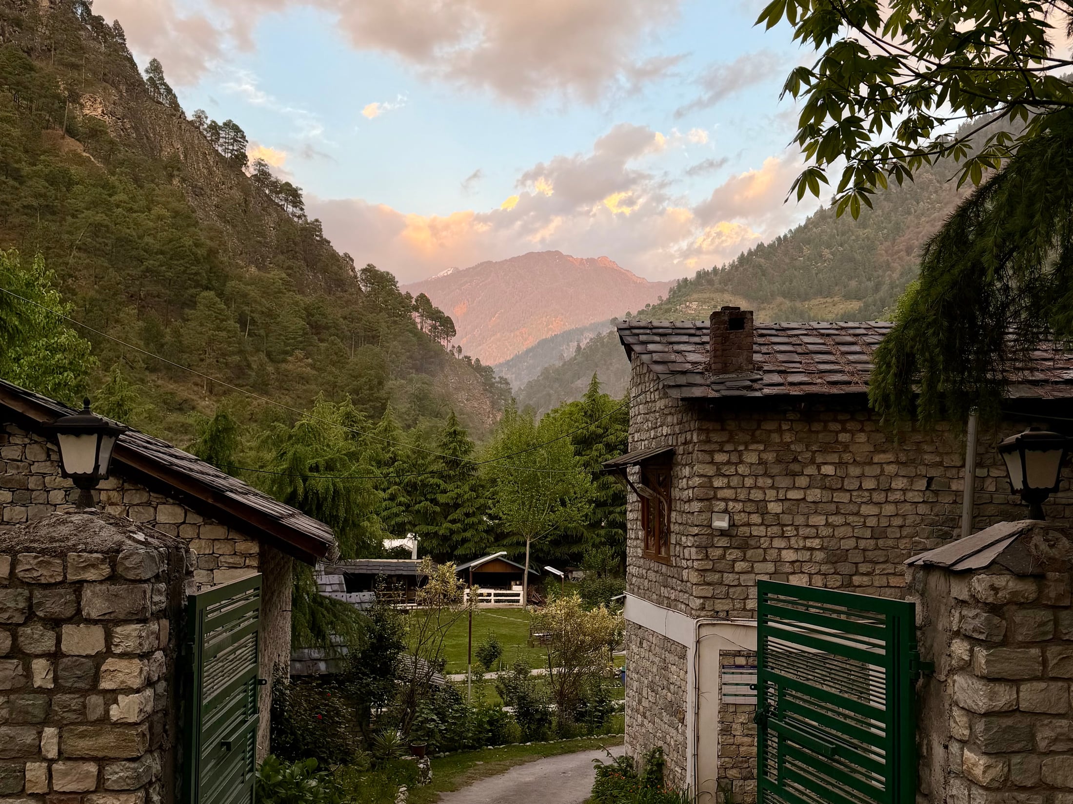 Entrance view of WhiteStone Cottages with the stone cottages and mountain backdrop
