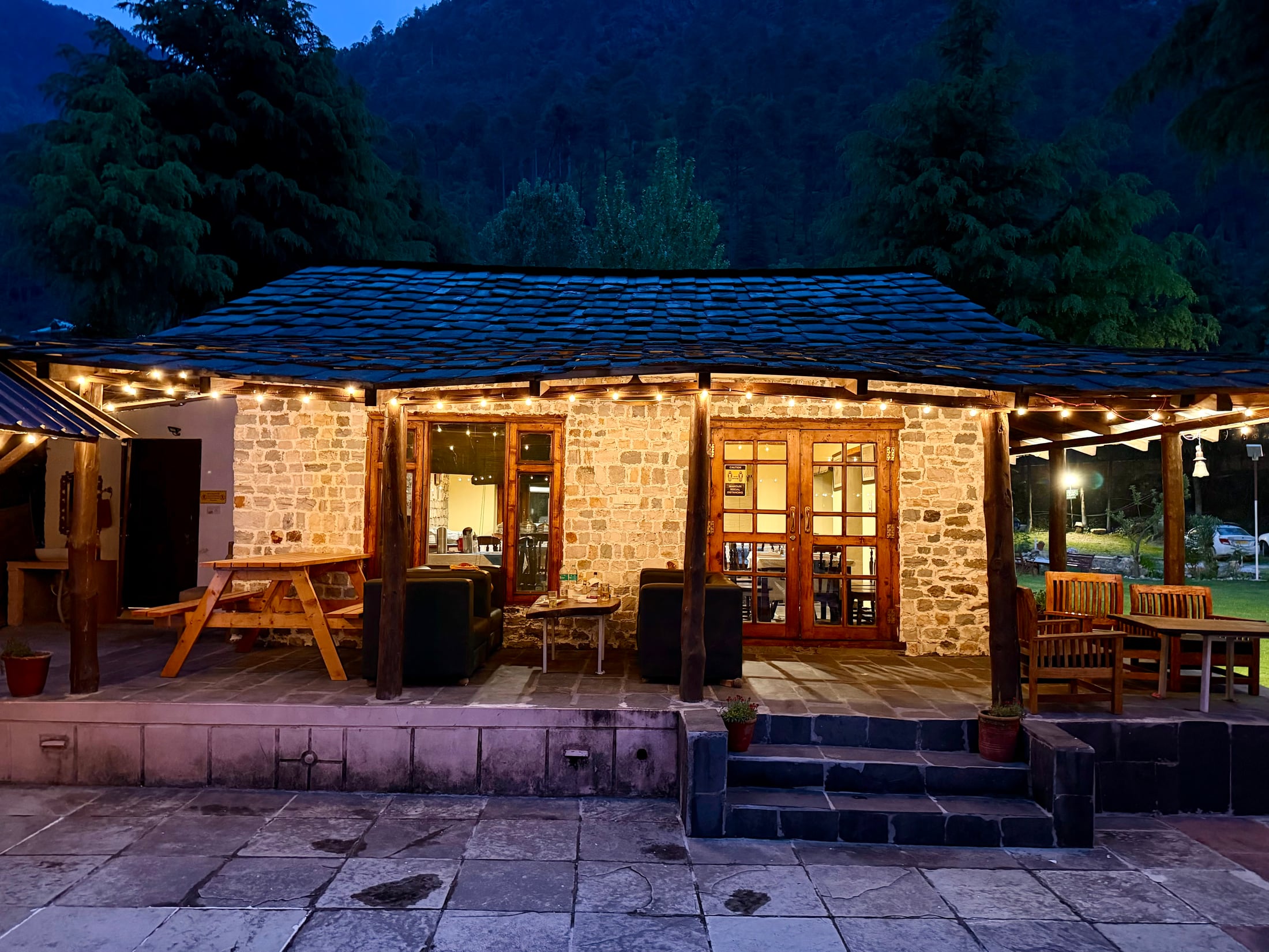 Restaurant at night at WhiteStone Cottages