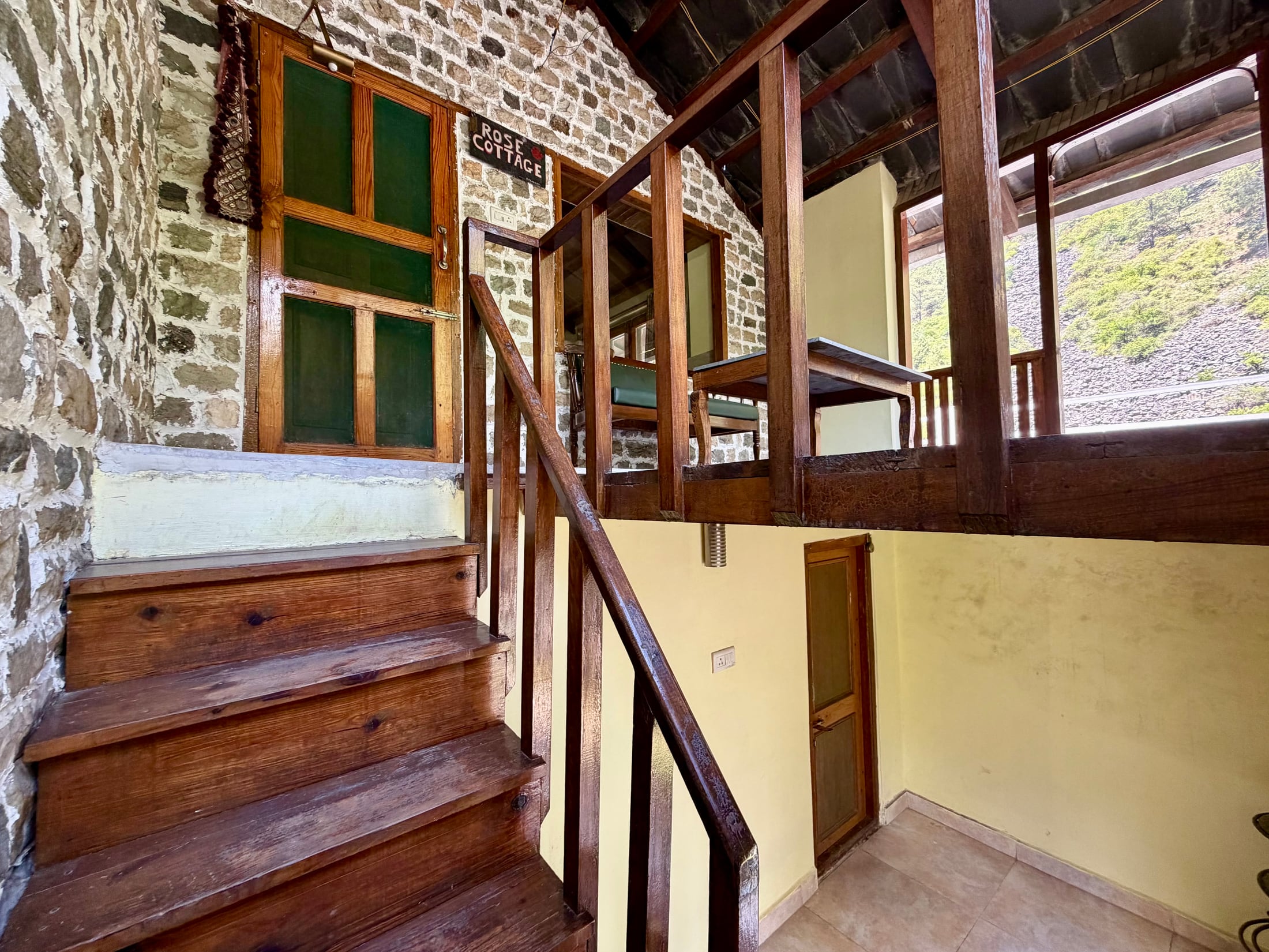 Riverside setting at WhiteStone Cottages in Sairopa