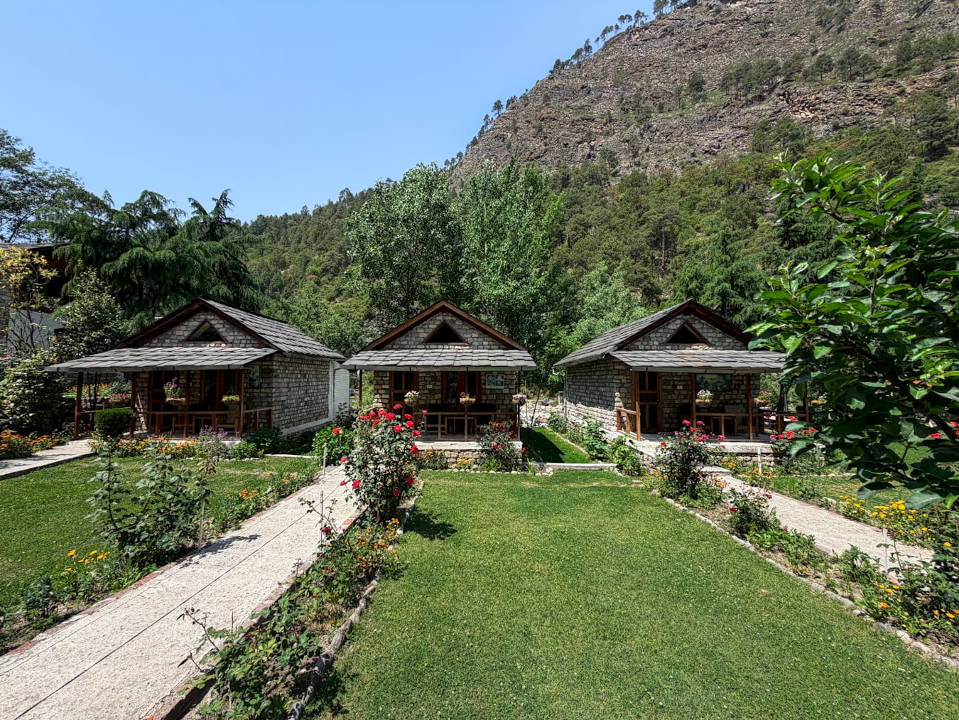 Riverside stone cottages at WhiteStone Cottages beside the Tirthan River